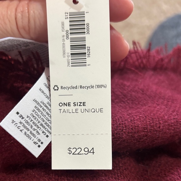 Geometric Patterned Scarf - Picture 4 of 4